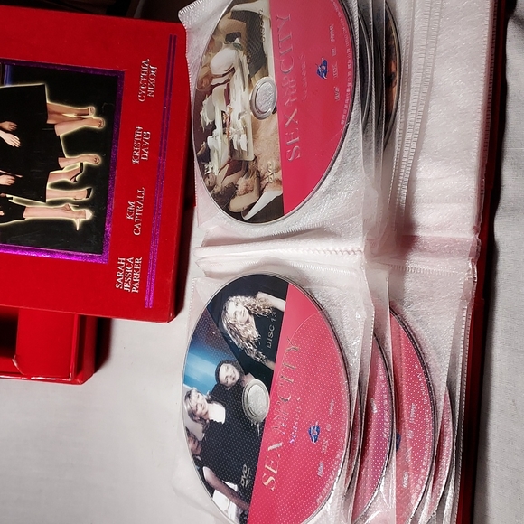 Sex and the City Seasons 1 - 6 In Red Velvet-like Case Special Edition DVDs - Picture 7 of 15
